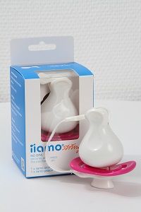 Биберон залъгалка с държач и протектор/кутийка iiamo string + peace