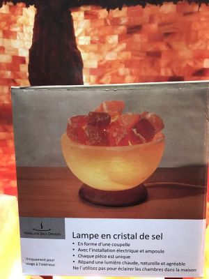 Лампа от хималайска сол - купа с камъни / кристали от хималайска сол с дървена основа - 3кг.