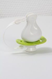 Биберон залъгалка с държач и протектор/кутийка iiamo string + peace